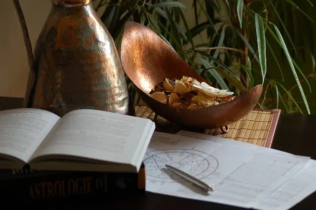 Comment un voyant peut-il vous aider à mieux comprendre votre horoscope ?