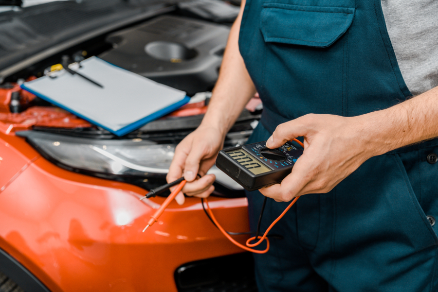 Comment peut-on faire le branchement pour brancher un ampèremètre sur une batterie