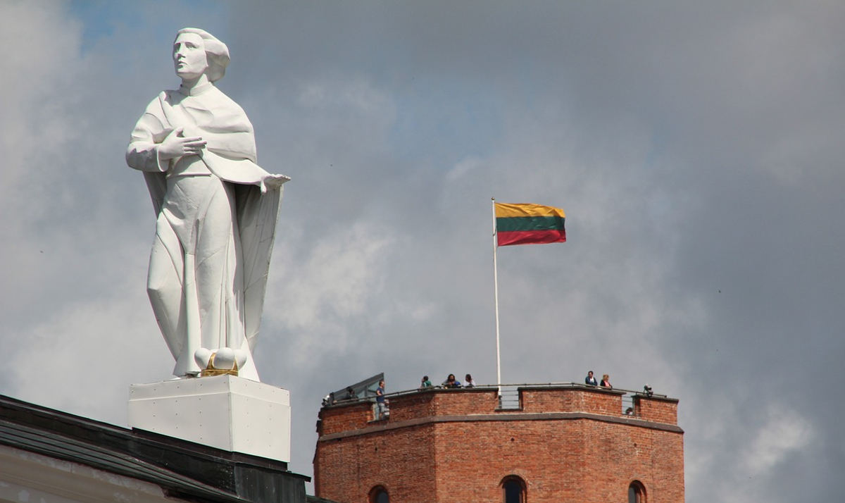 Drapeau lituanien : couleurs et signification de l’emblème de la Lituanie