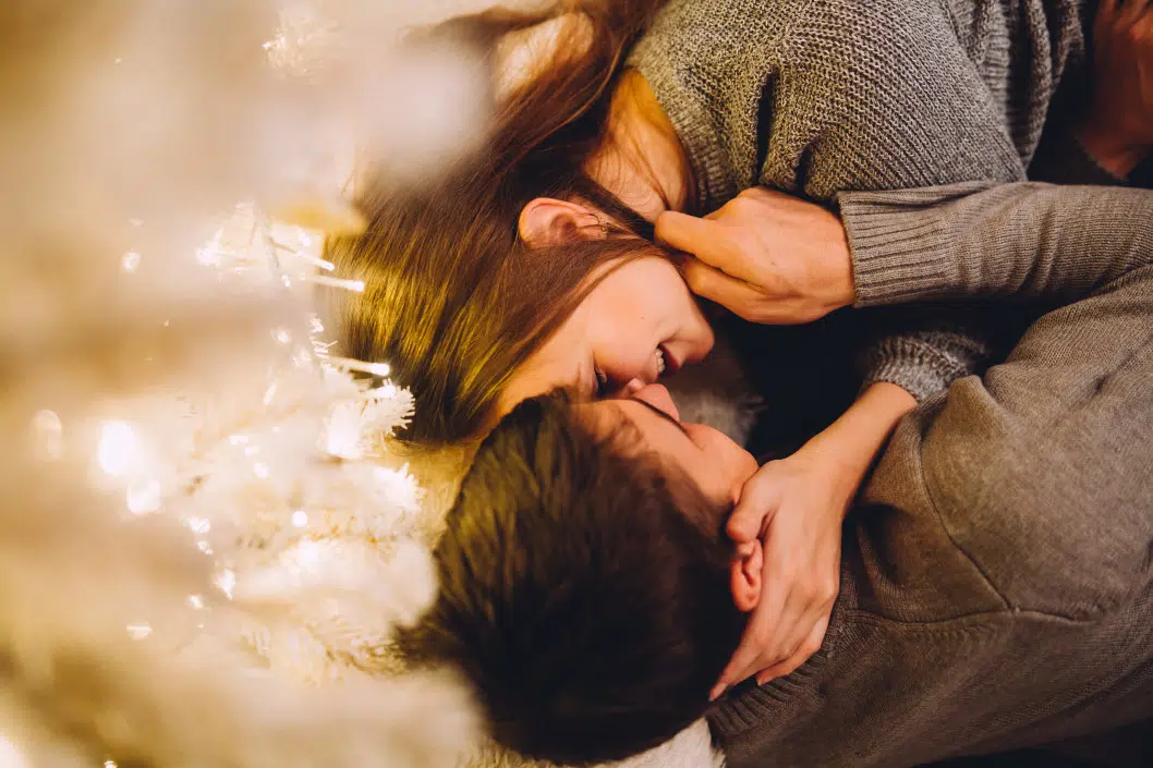 Comment embrasser une fille correctement, émotionnellement et intensément Comment embrasser une fille correctement, émotionnellement et intensément