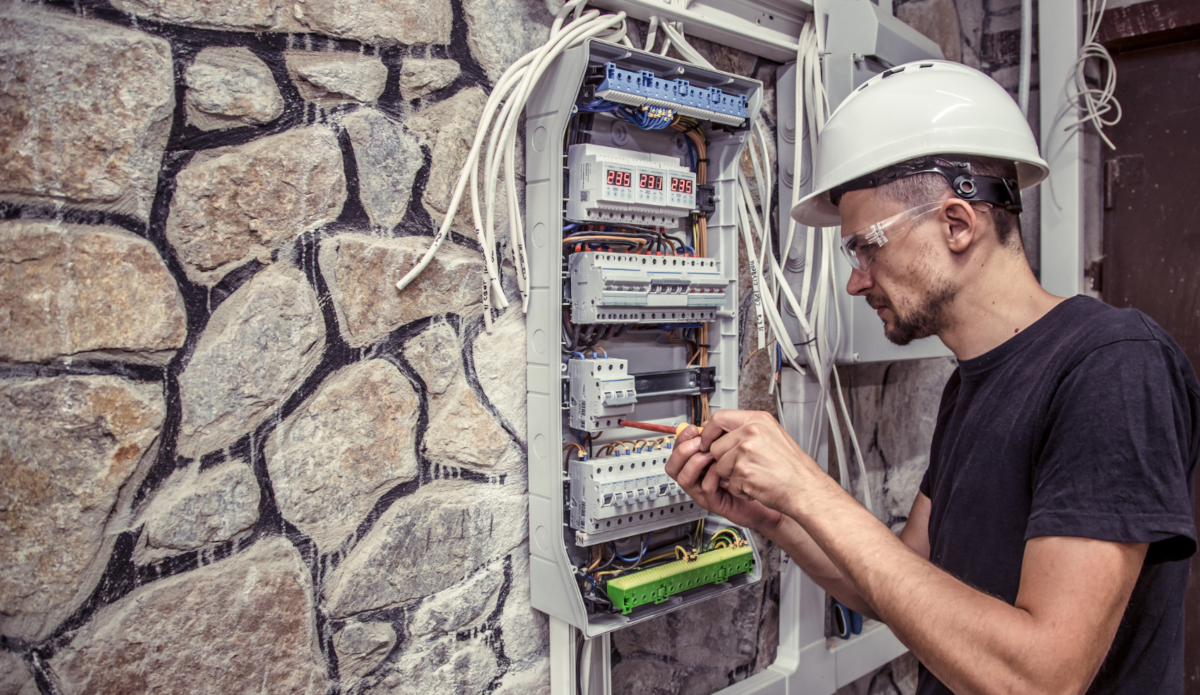 Choisir une entreprise d’électricité générale à Créteil : guide et conseils