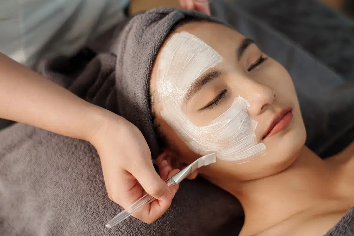 Masque au blanc d’œuf et exfoliation : intervalle optimal pour une peau lisse