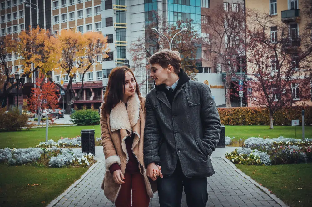 flirter avec une fille au collège