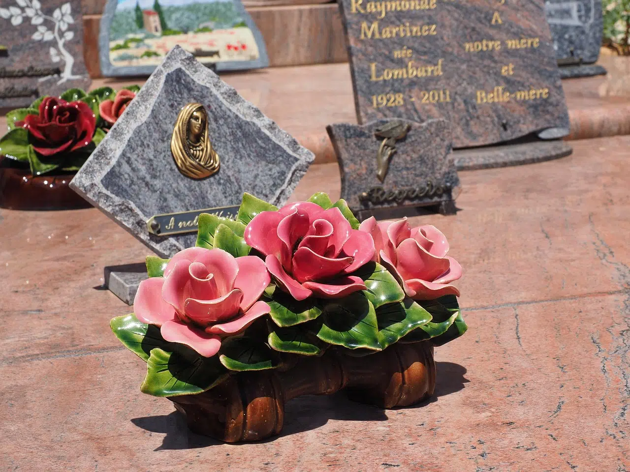 Comment embellir une tombe avec une plaque funéraire originale ? Comment embellir une tombe avec une plaque funéraire originale ?
