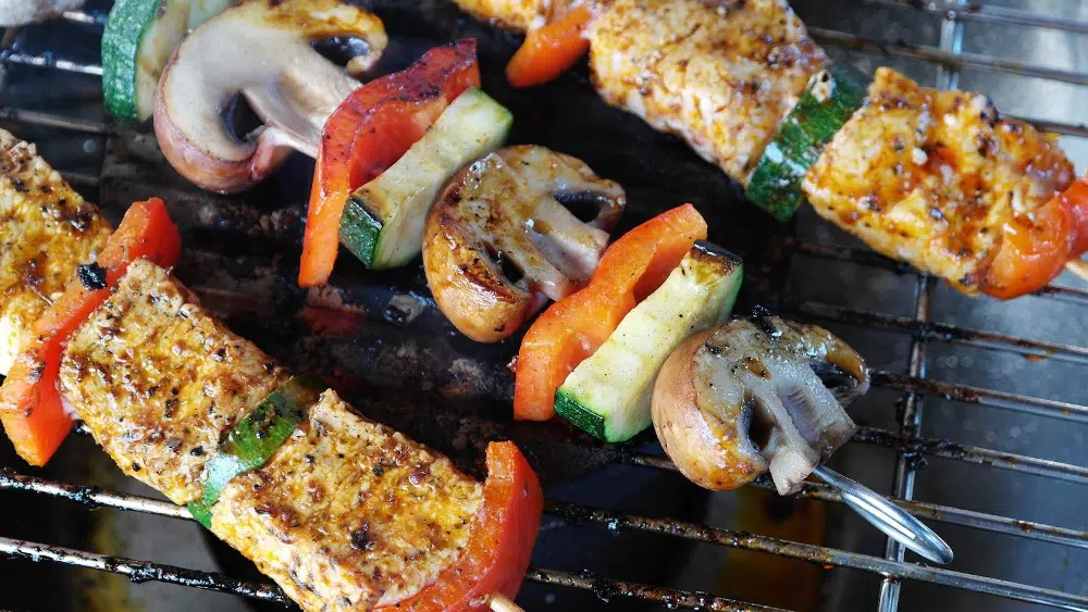 Comment nettoyer une grille de barbecue ? Comment nettoyer une grille de barbecue ?