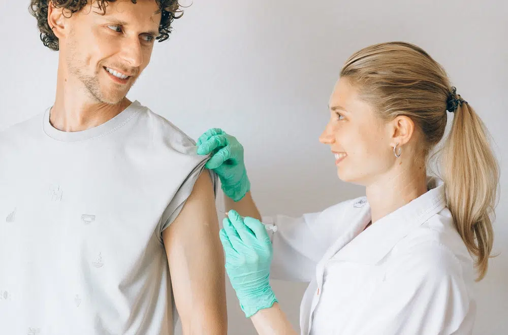 Comment administrer une injection intramusculaires dans le deltoïde Comment administrer une injection intramusculaires dans le deltoïde