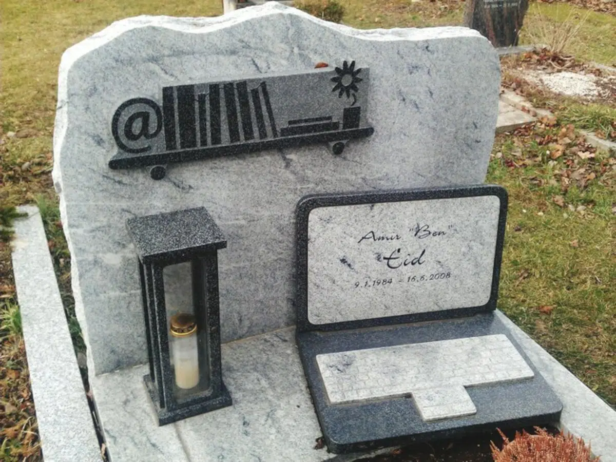 Plaque funéraire en granit, marbre ou plexiglas : quel matériau choisir ?