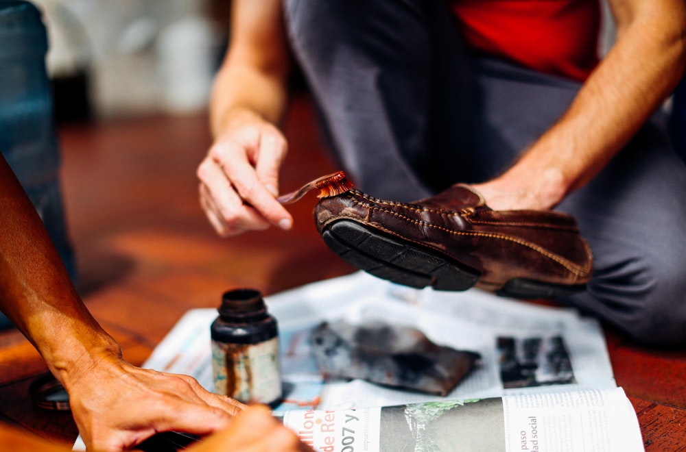 Comment nettoyer les chaussures en cuir et éliminer les taches