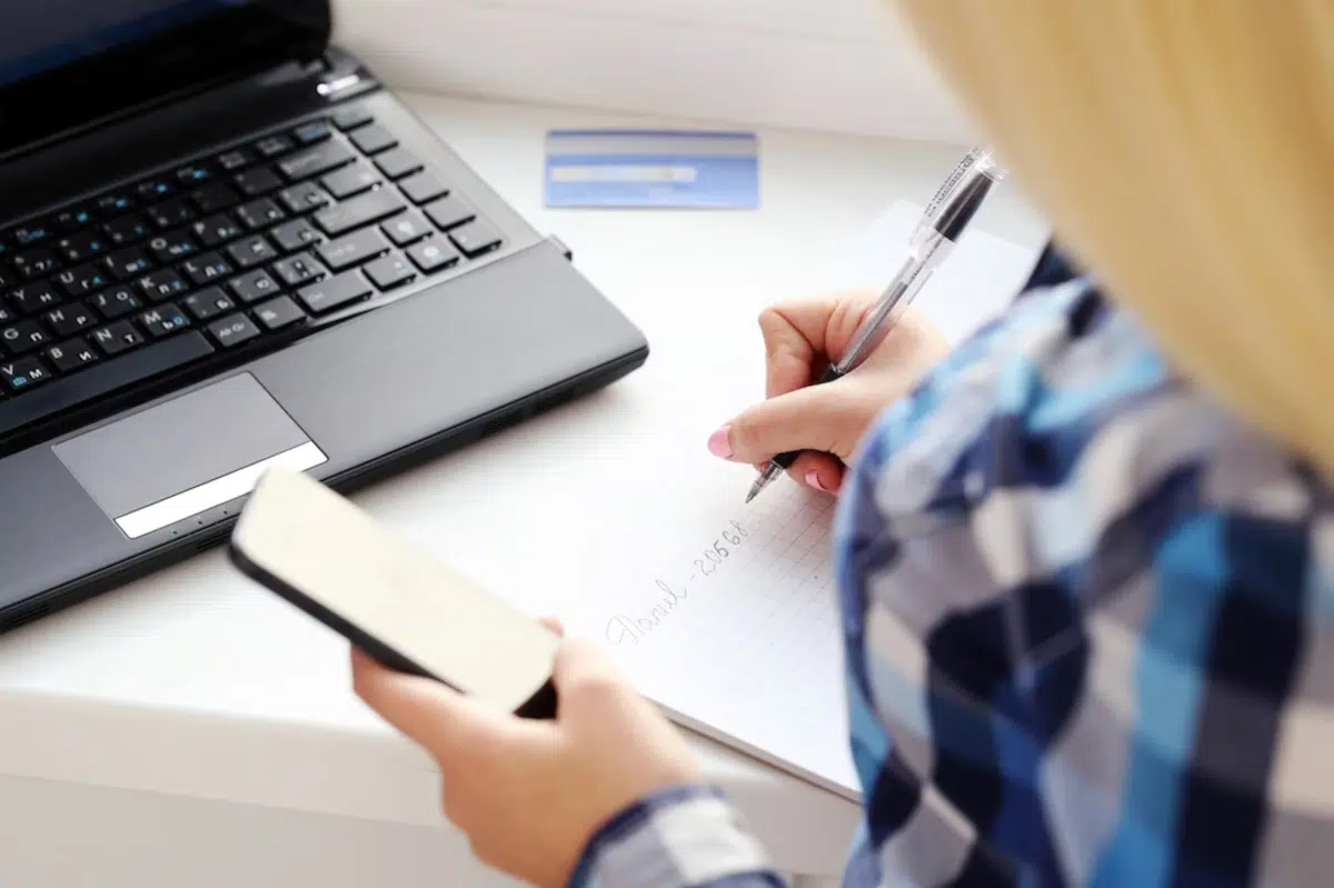 Comment trouver le nom d’une personne avec son adresse