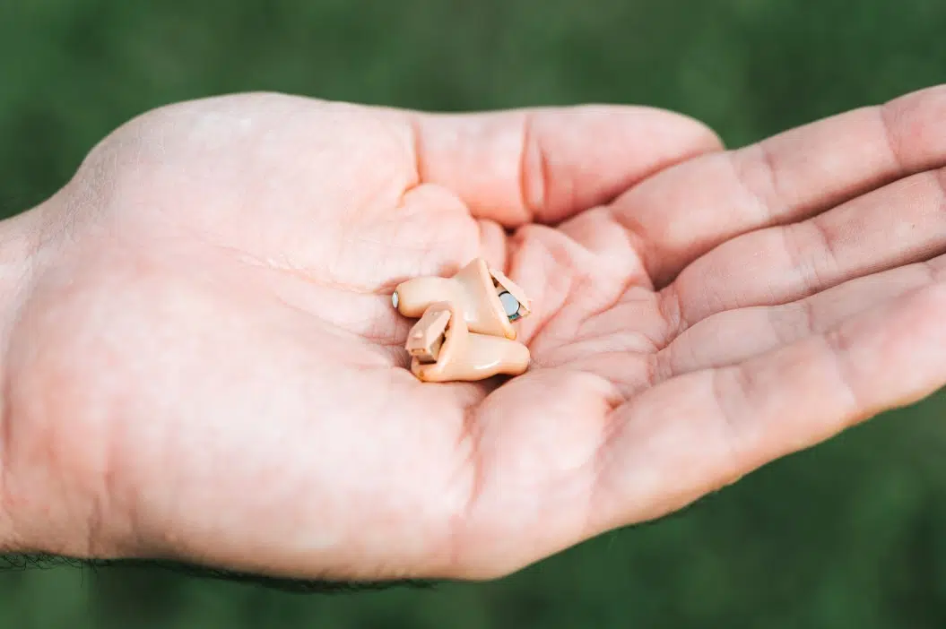 Comment choisir entre un implant cochléaire et une prothèse auditive Comment choisir entre un implant cochléaire et une prothèse auditive